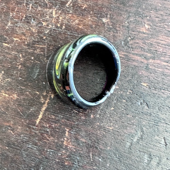 Green and Black Glass Swirl Ring, Size 9 - Picture 4 of 12